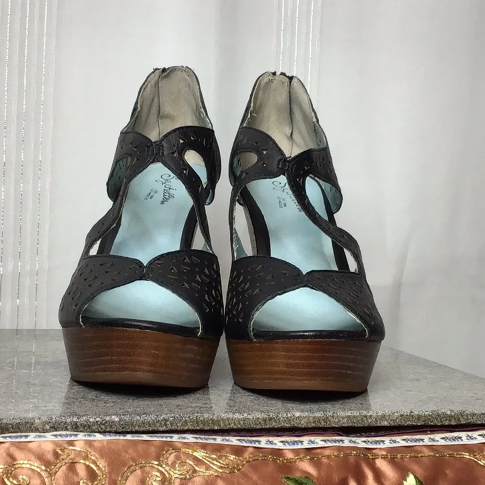 ๐ Seychelles Black Eyelet Leather Wedge Platform Sandals Sz.8.5 - Picture 3 of 10